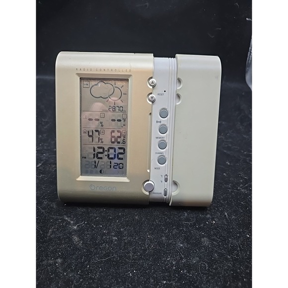 Oregon Scientific Deluxe Wireless Weather Station & Atomic Clock Model BAR608HGA - Picture 1 of 7